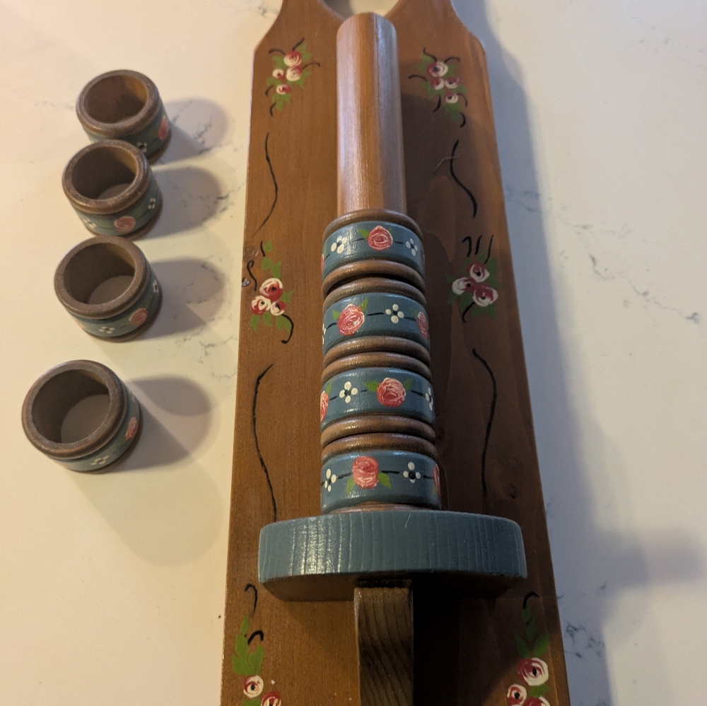 Hand painted vintage napkin ring holder with 8 rings